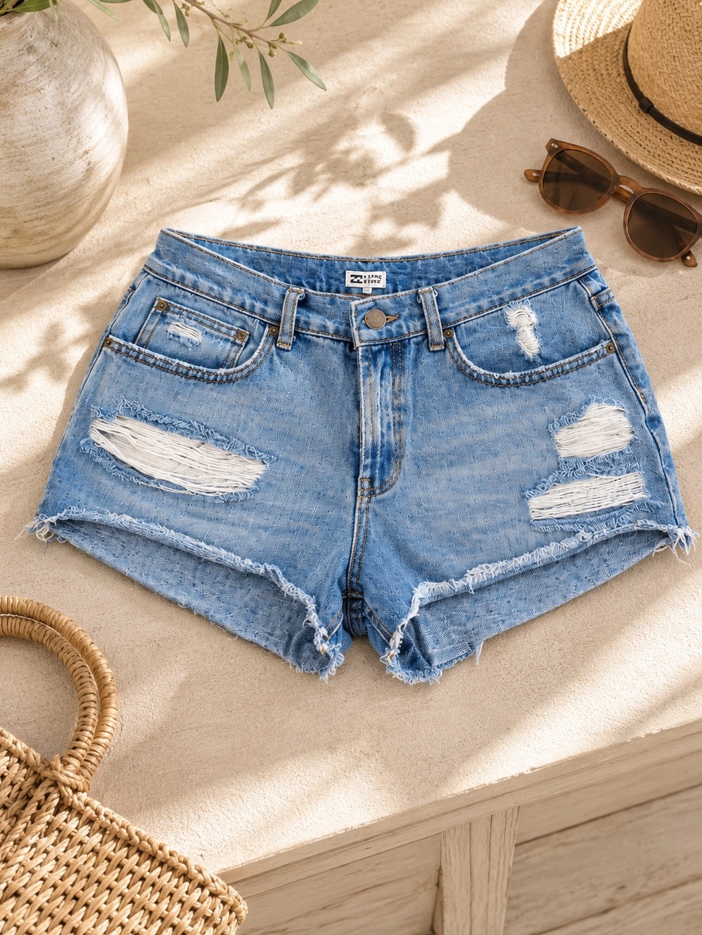 ✨ Billabong Jean Shorts Light Wash Distressed Cutoff Denim Size 28 ✨